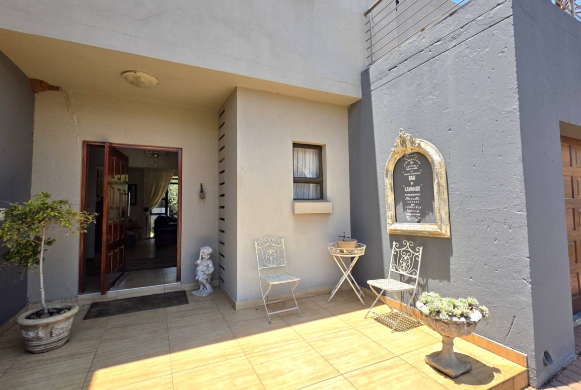 Immaculate 4 Bedroom Family Home In Leloko