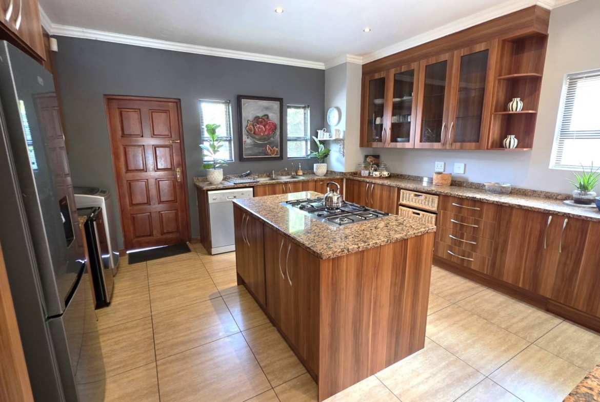 Immaculate 4 Bedroom Family Home In Leloko