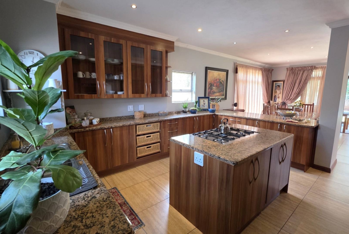 Immaculate 4 Bedroom Family Home In Leloko