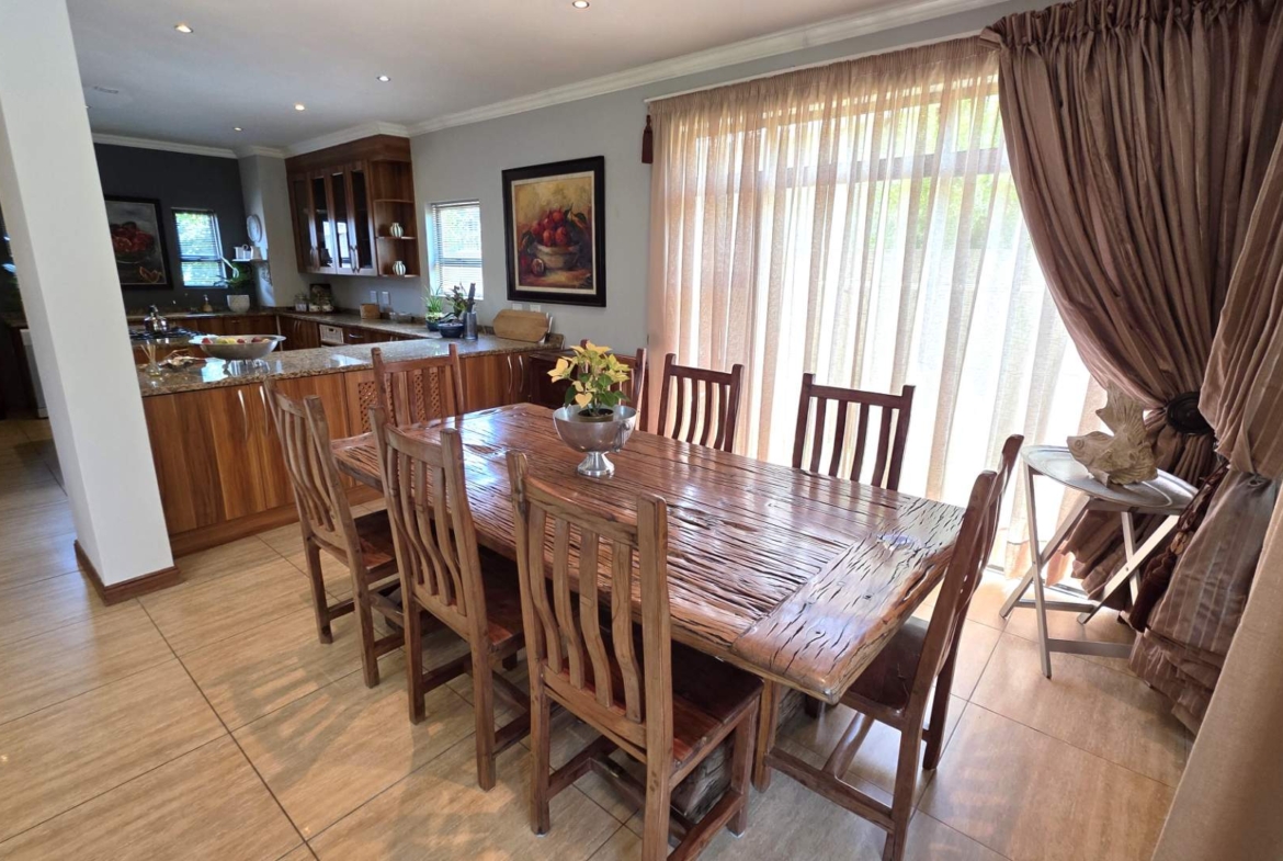 Immaculate 4 Bedroom Family Home In Leloko