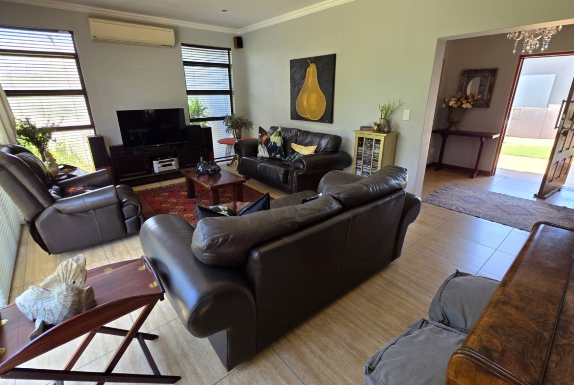 Immaculate 4 Bedroom Family Home In Leloko