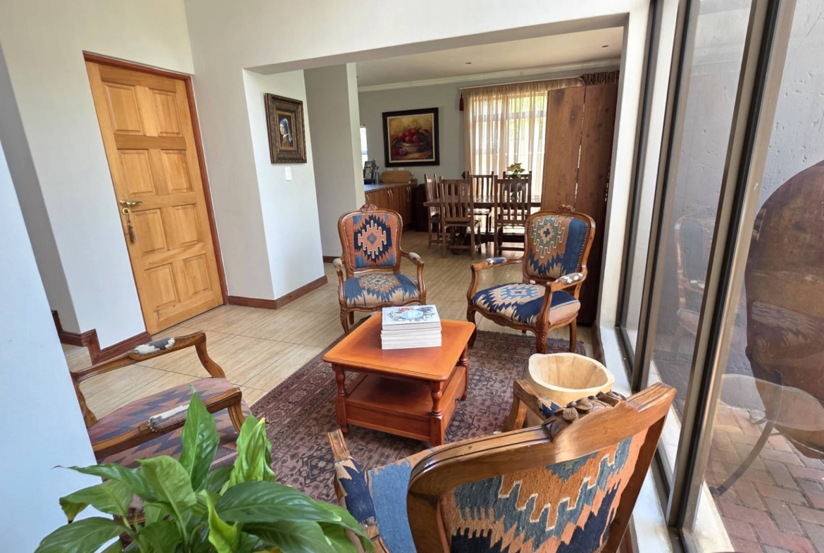 Immaculate 4 Bedroom Family Home In Leloko