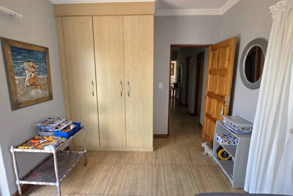 Immaculate 4 Bedroom Family Home In Leloko