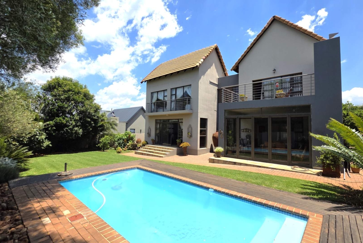 Immaculate 4 Bedroom Family Home In Leloko