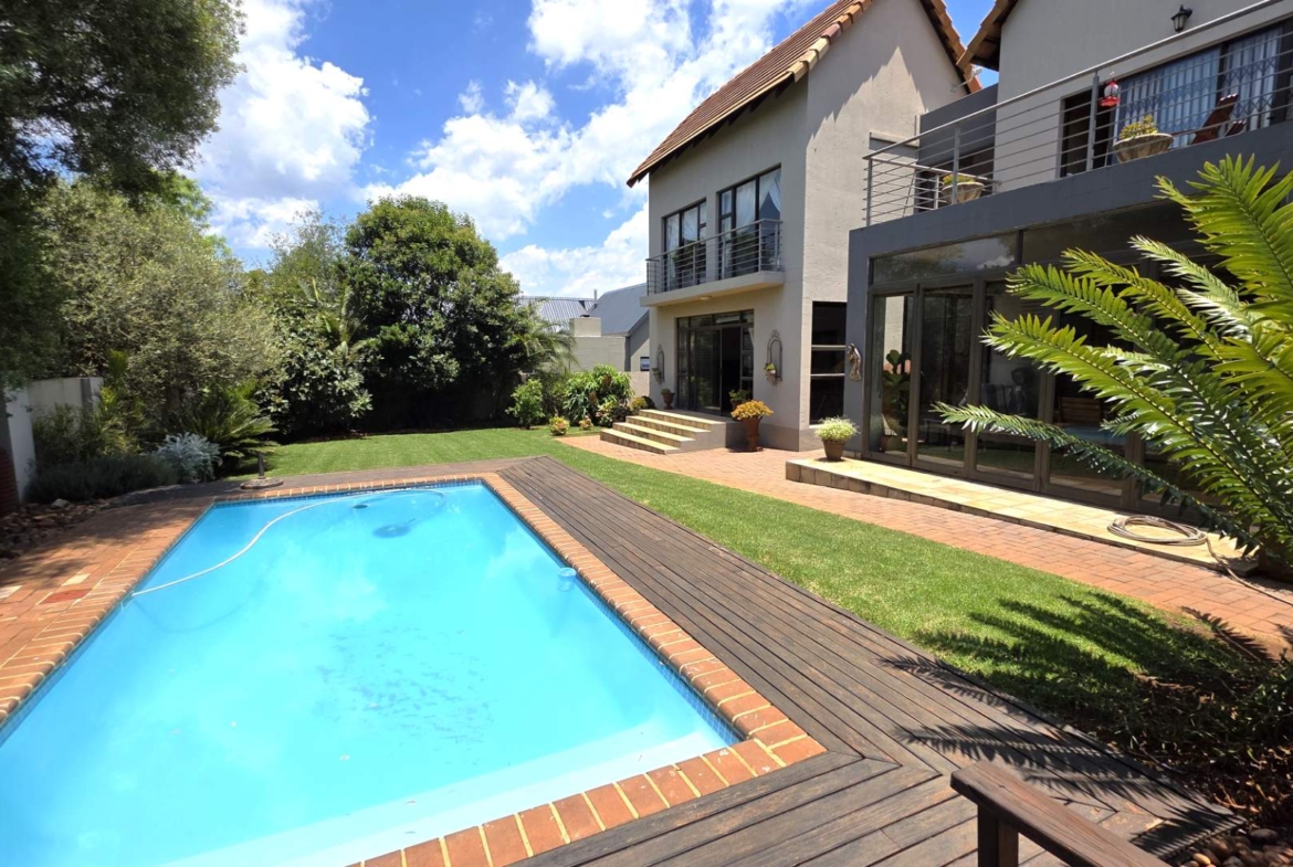Immaculate 4 Bedroom Family Home In Leloko