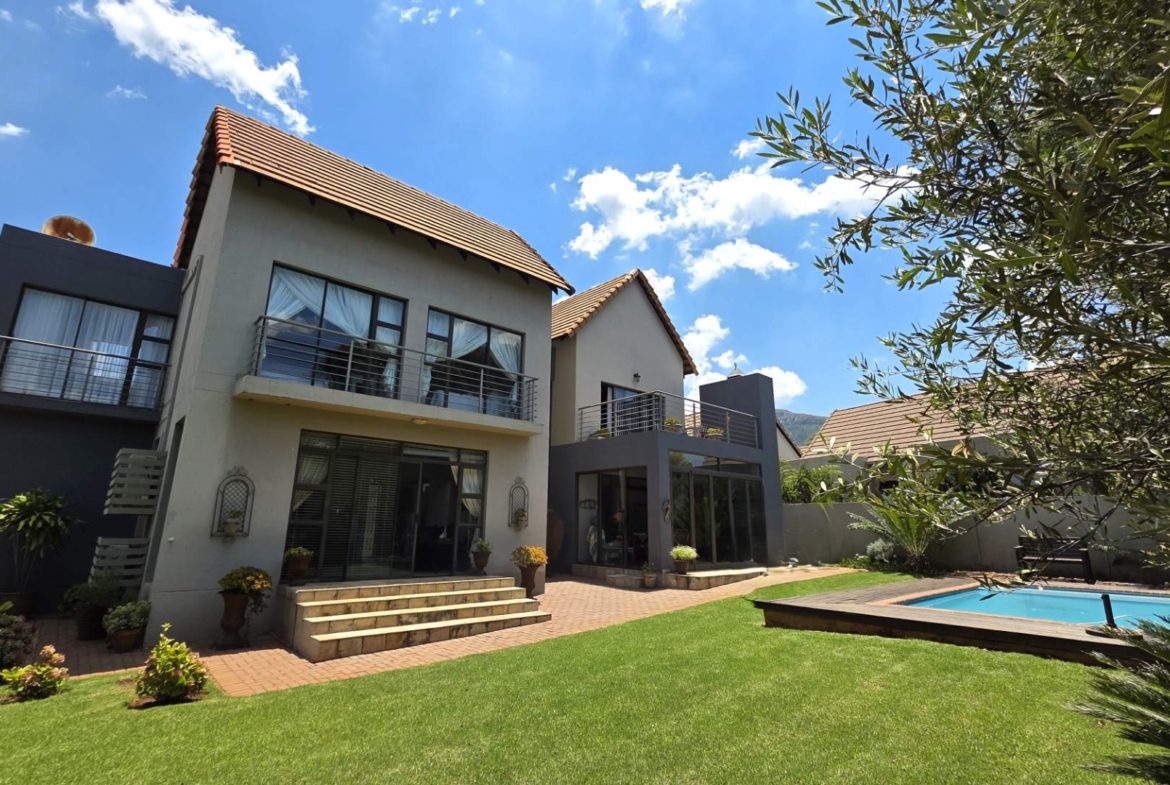 Immaculate 4 Bedroom Family Home In Leloko