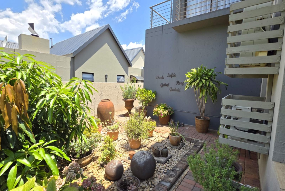 Immaculate 4 Bedroom Family Home In Leloko