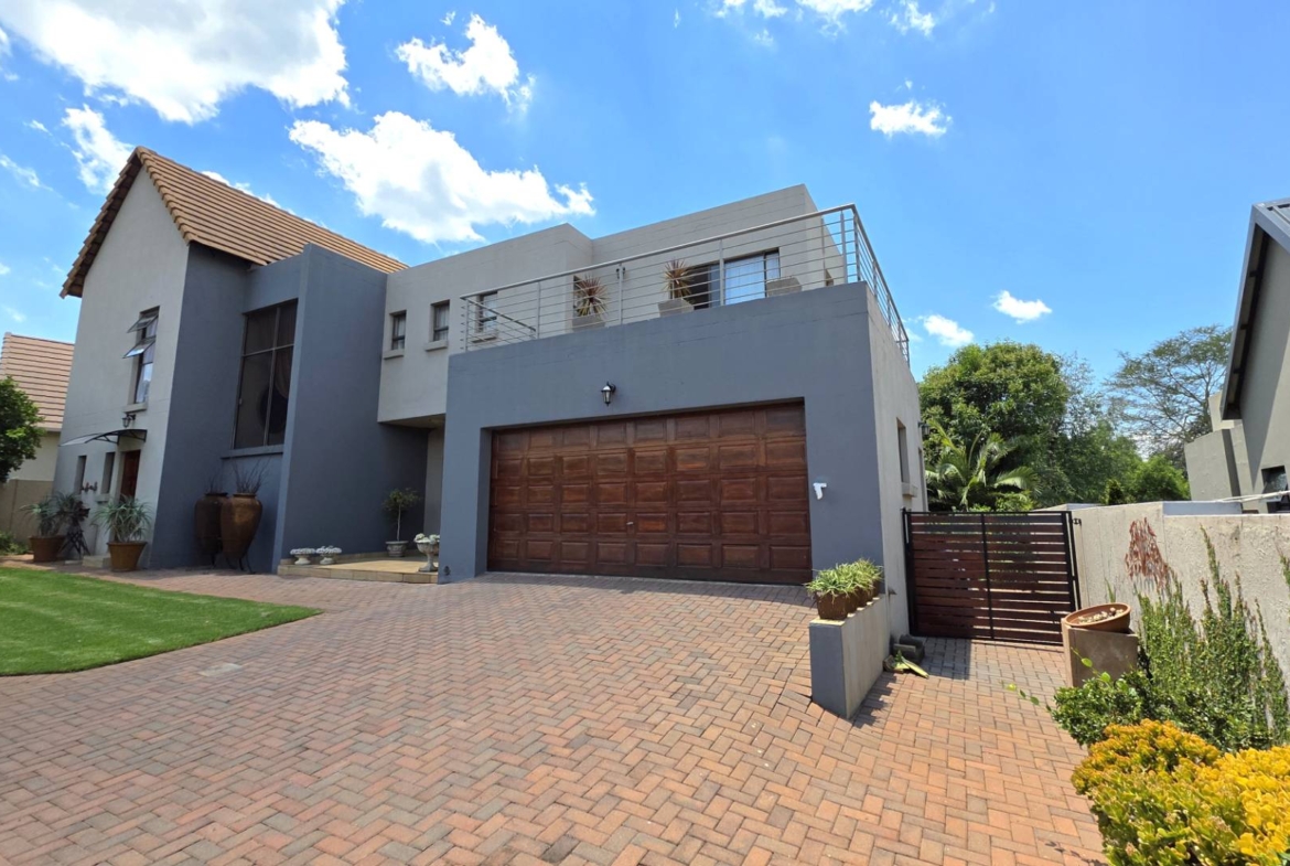 Immaculate 4 Bedroom Family Home In Leloko