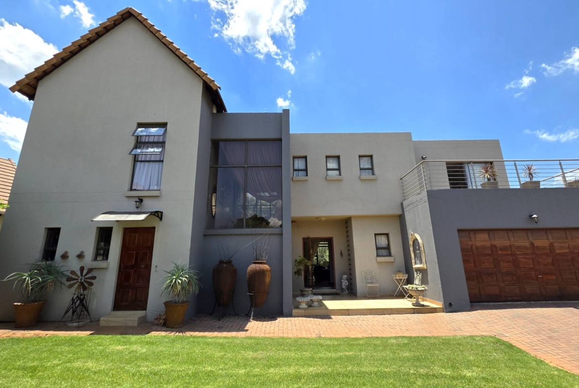 Immaculate 4 Bedroom Family Home In Leloko