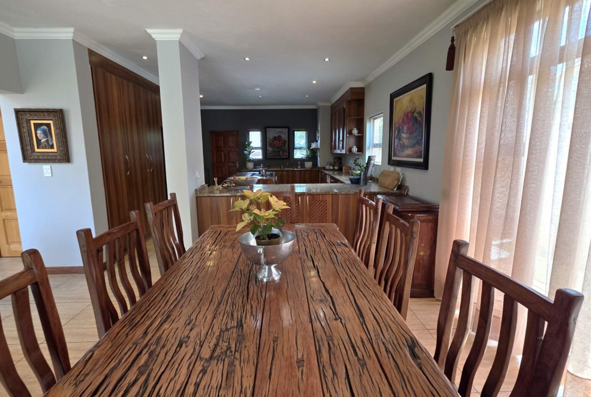 Immaculate 4 Bedroom Family Home In Leloko