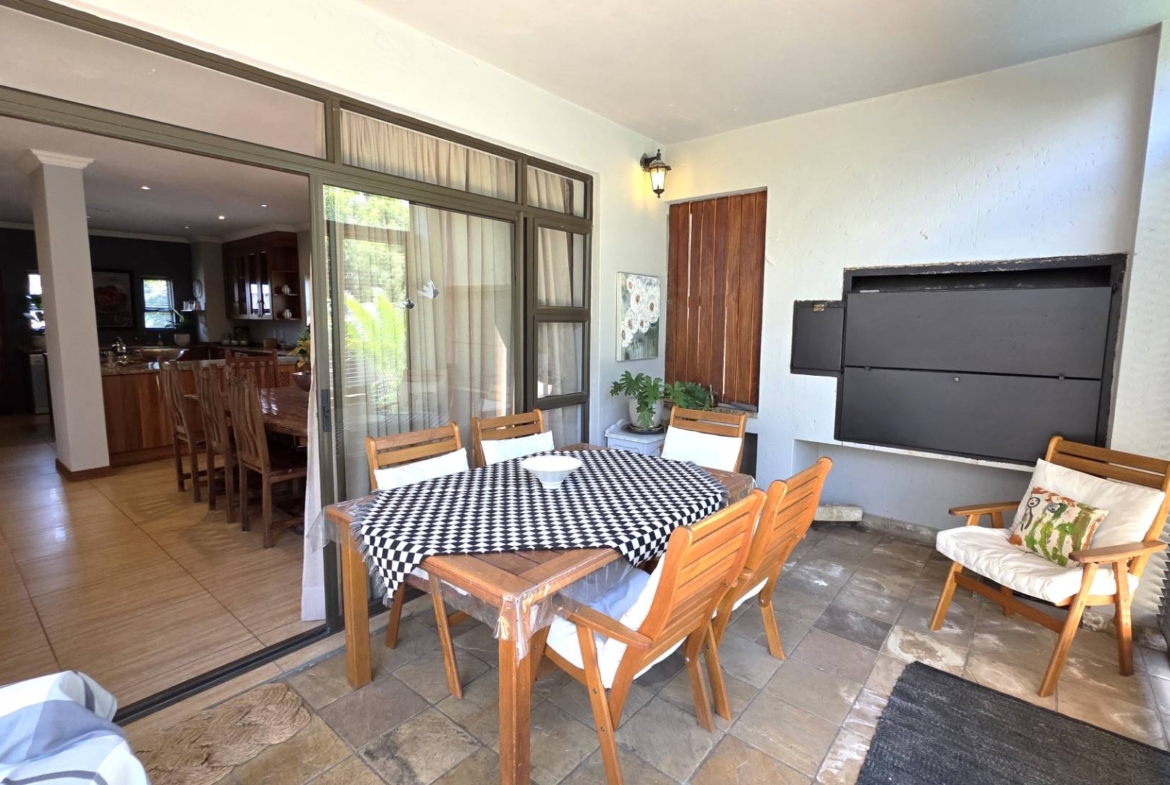 Immaculate 4 Bedroom Family Home In Leloko
