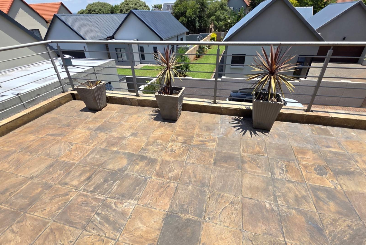 Immaculate 4 Bedroom Family Home In Leloko