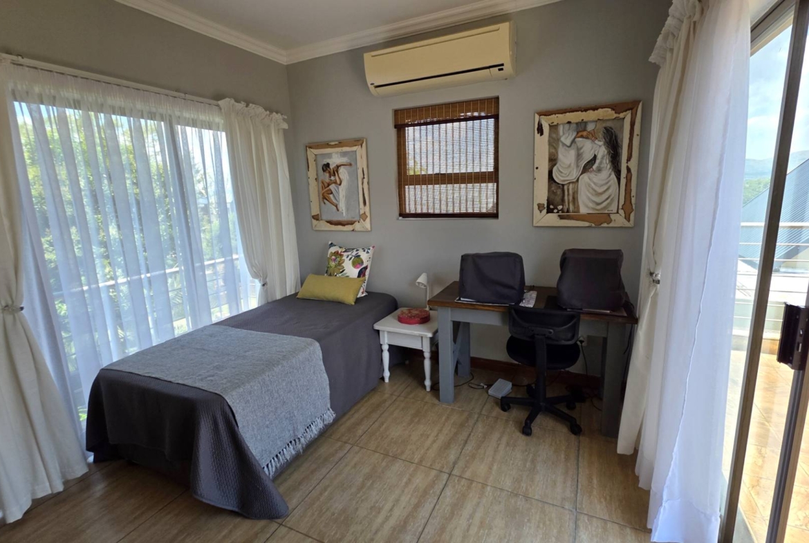 Immaculate 4 Bedroom Family Home In Leloko