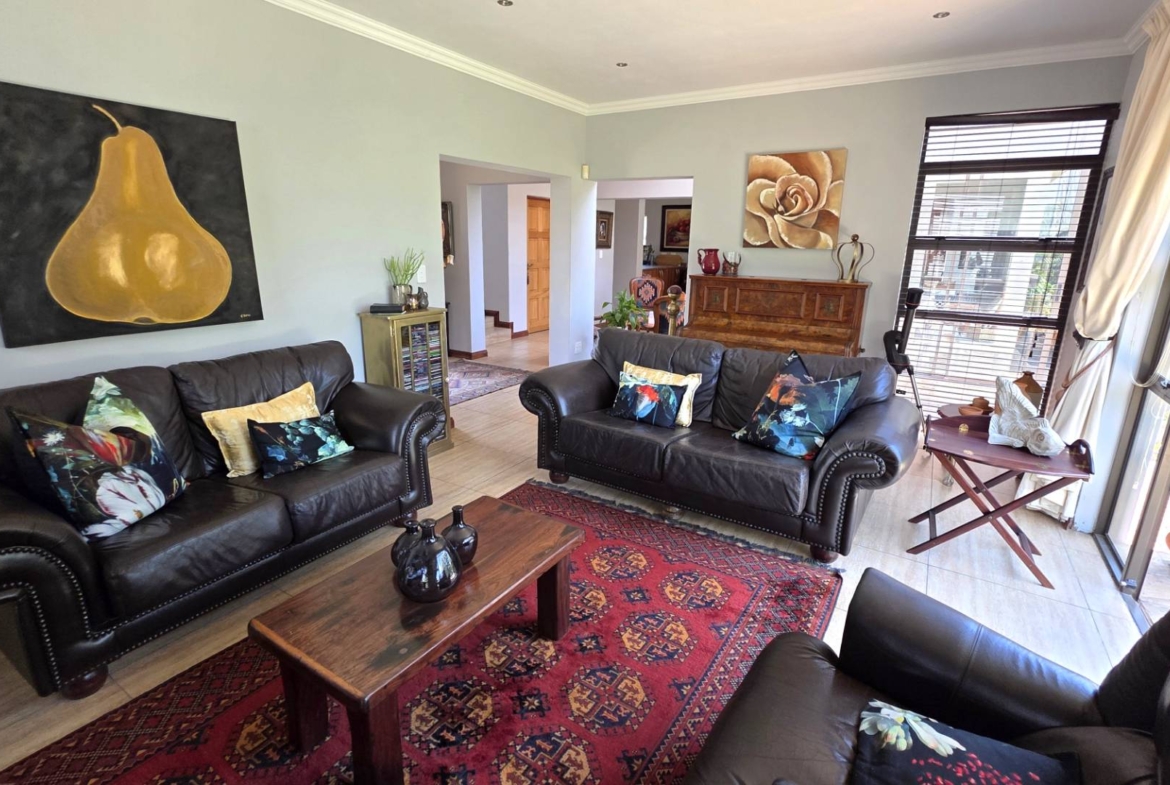 Immaculate 4 Bedroom Family Home In Leloko