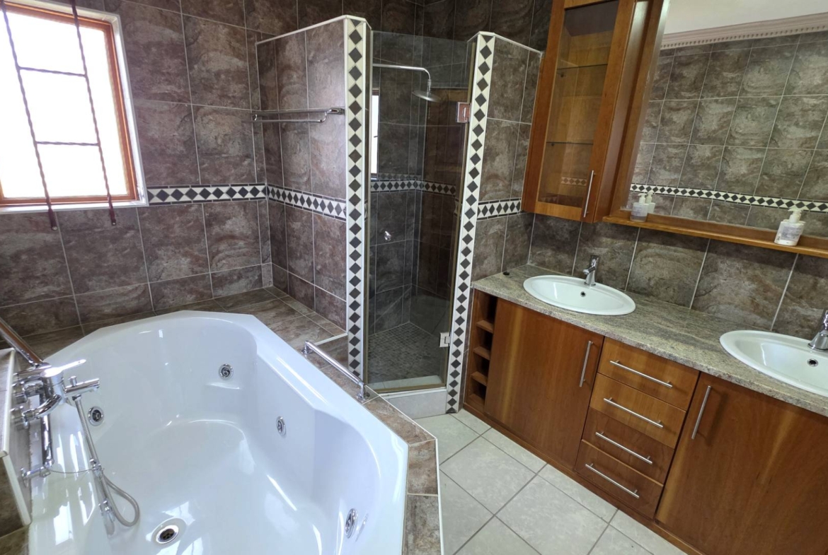 Entertainers Dream 4 Bedroom 5 Bathroom Home