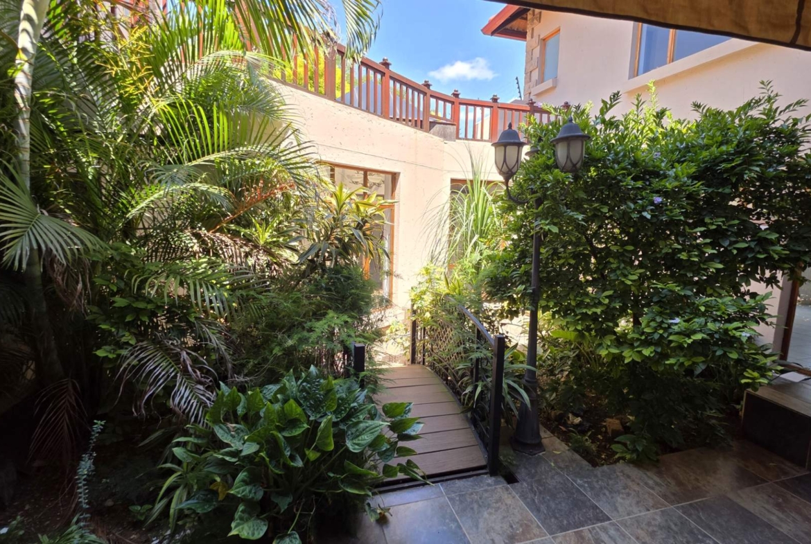 Entertainers Dream 4 Bedroom 5 Bathroom Home