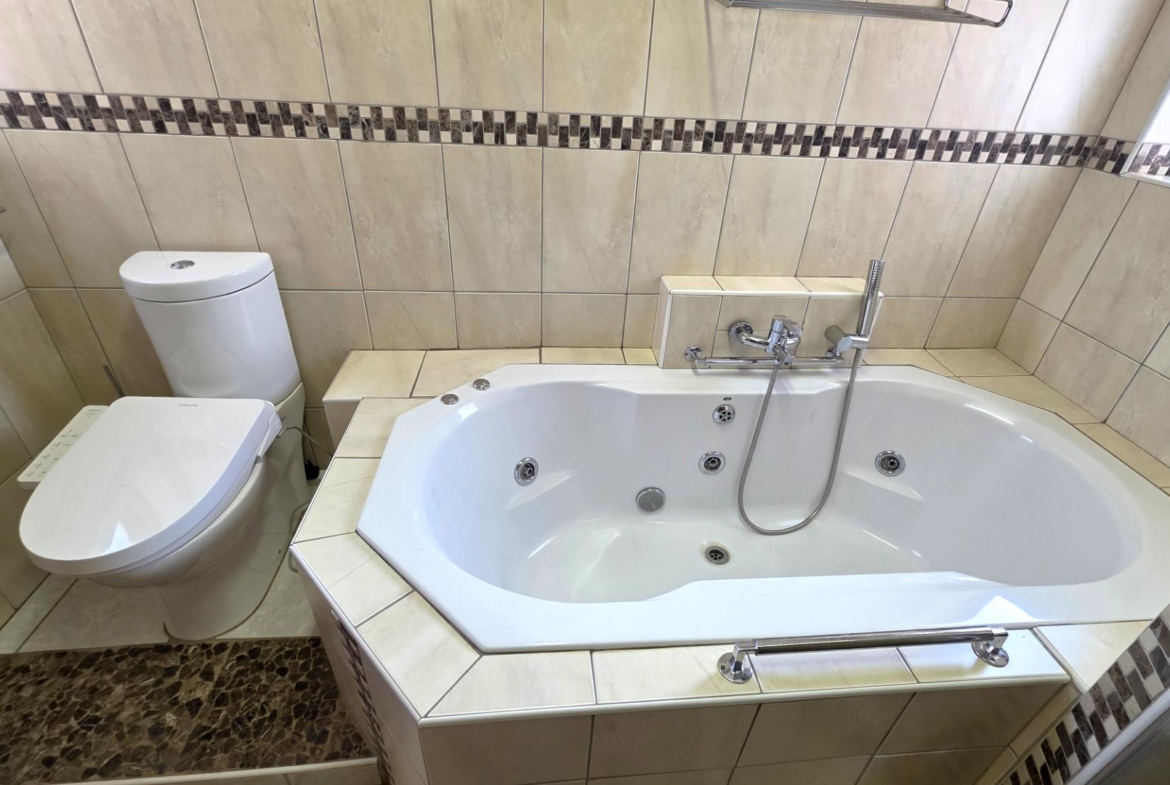 Entertainers Dream 4 Bedroom 5 Bathroom Home
