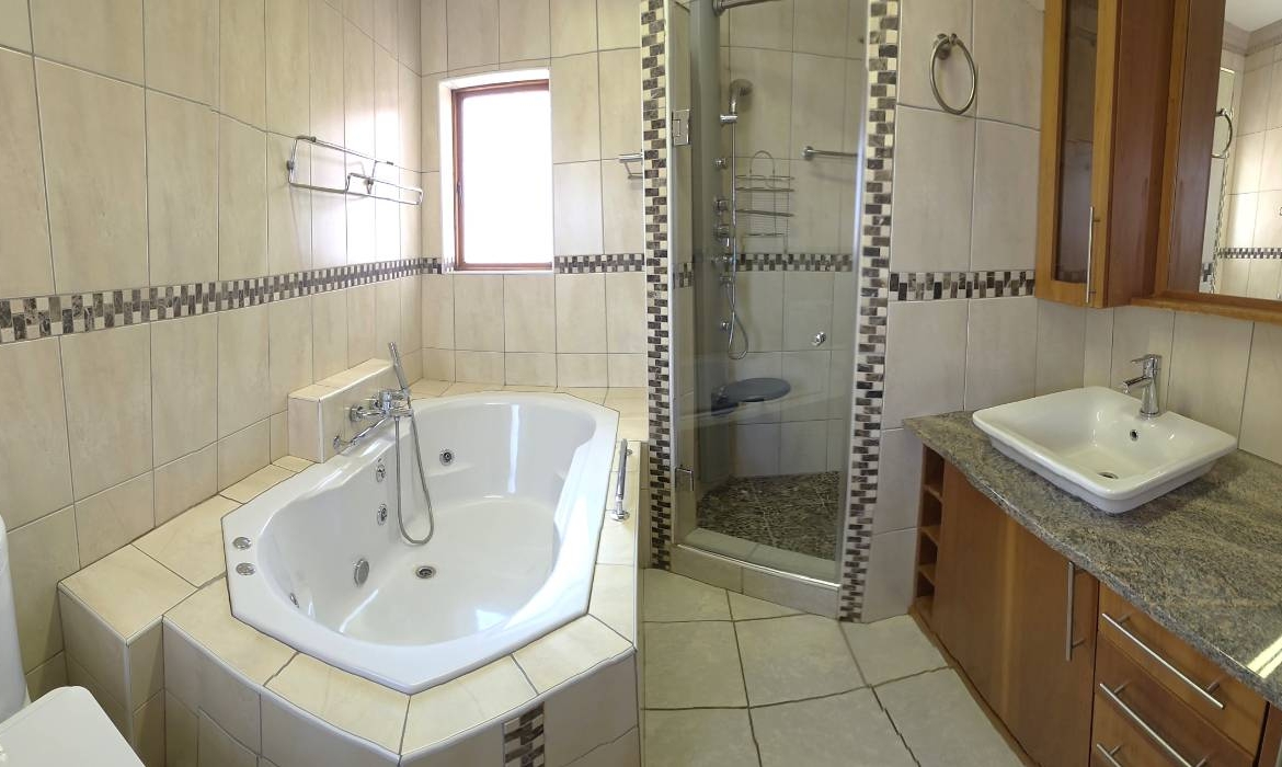 Entertainers Dream 4 Bedroom 5 Bathroom Home