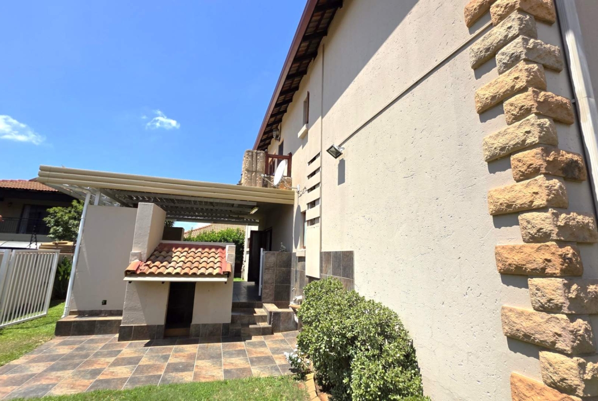 Entertainers Dream 4 Bedroom 5 Bathroom Home