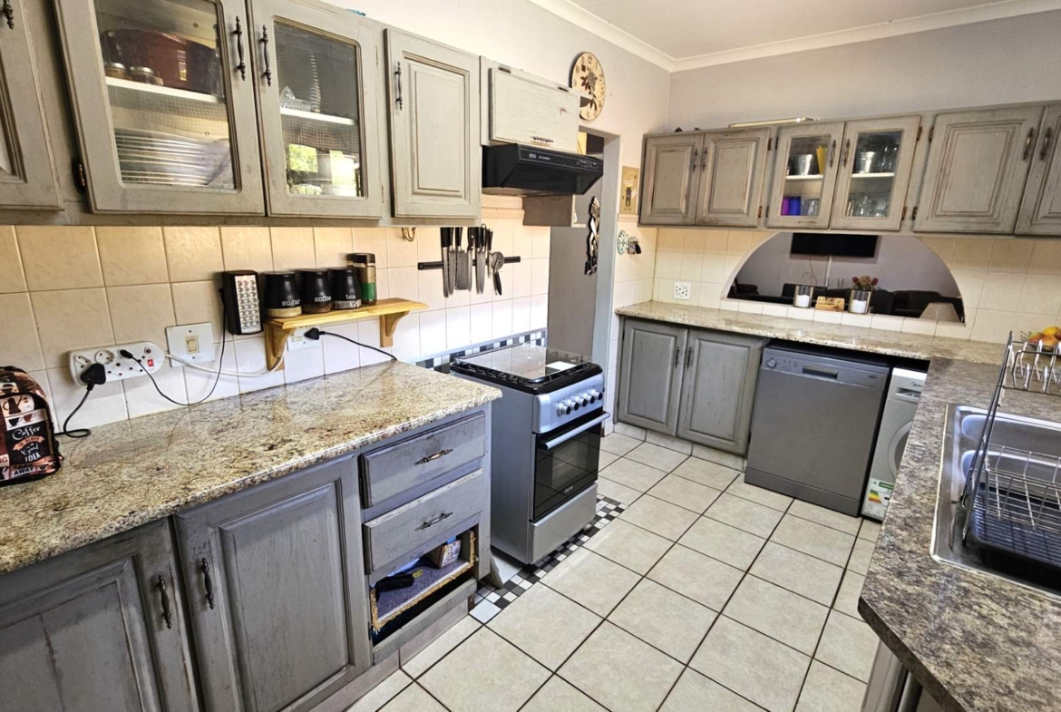 3 Bedroom Family Home in Montana Park