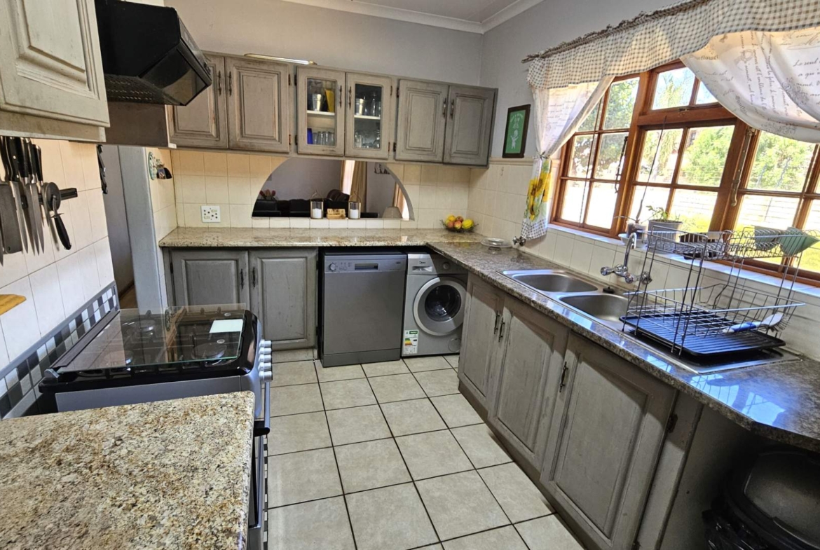 3 Bedroom Family Home in Montana Park
