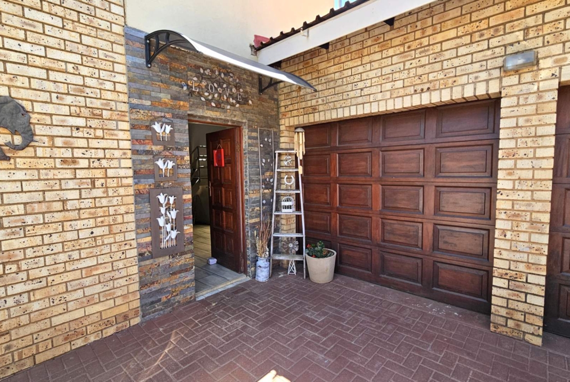 3 Bedroom Family Home in Montana Park