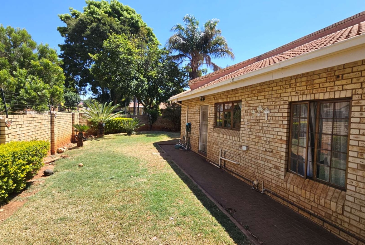 3 Bedroom Family Home in Montana Park