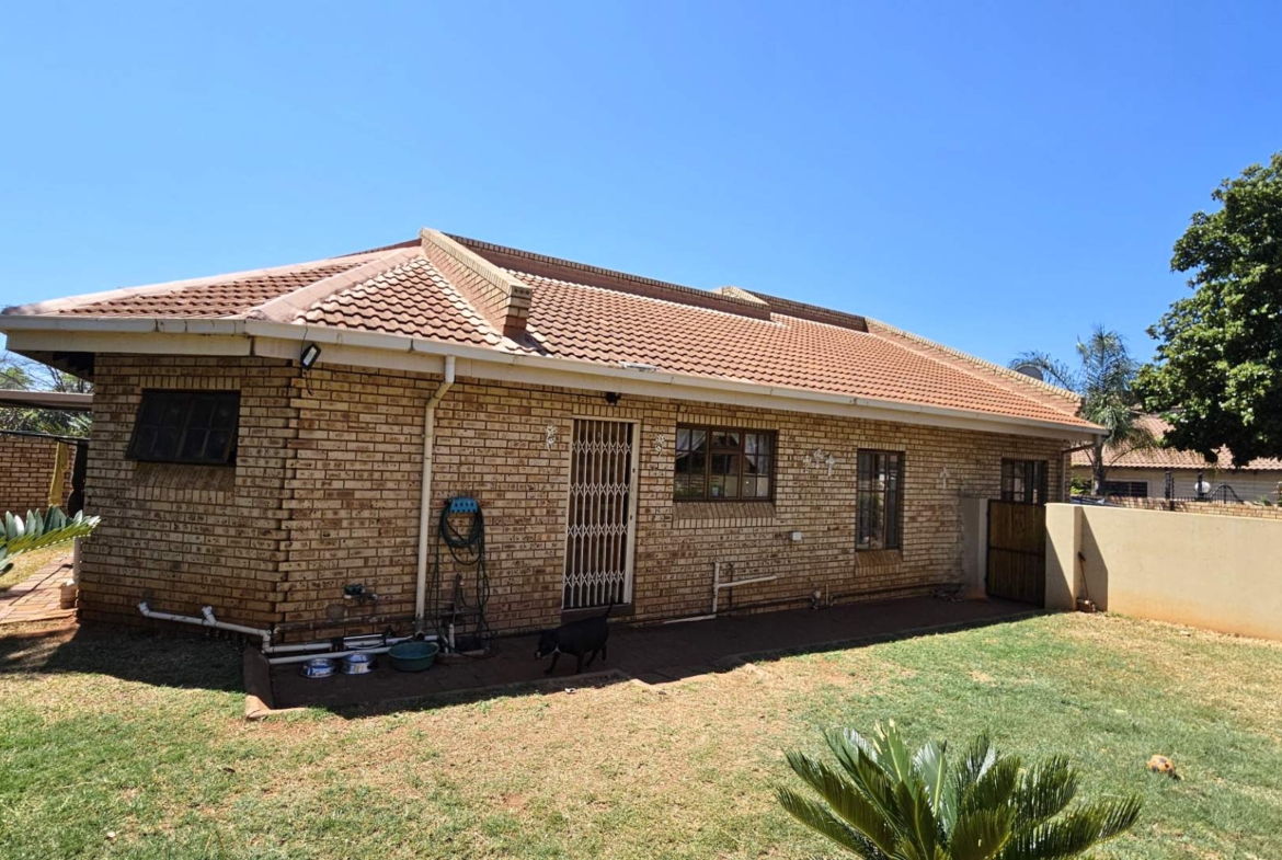 3 Bedroom Family Home in Montana Park