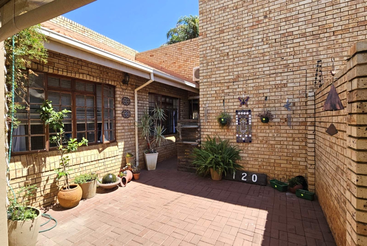 3 Bedroom Family Home in Montana Park