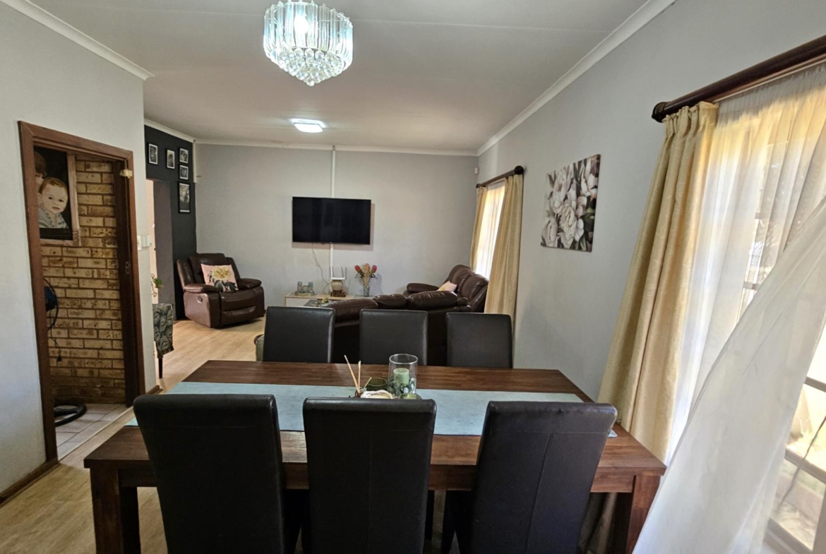 3 Bedroom Family Home in Montana Park
