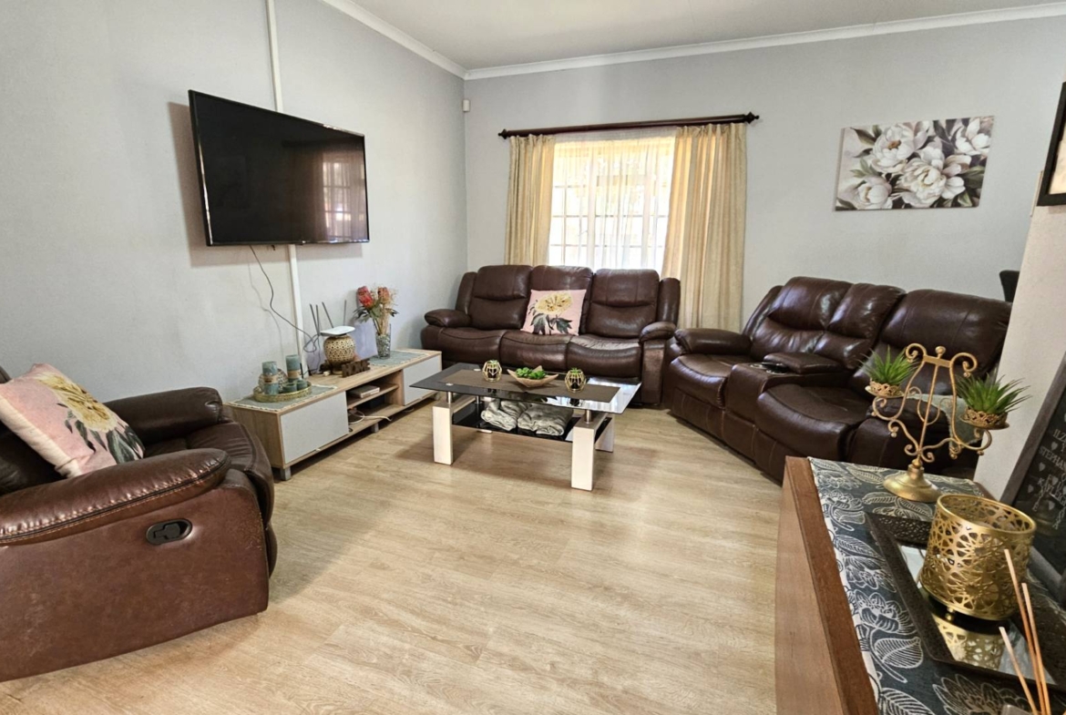 3 Bedroom Family Home in Montana Park