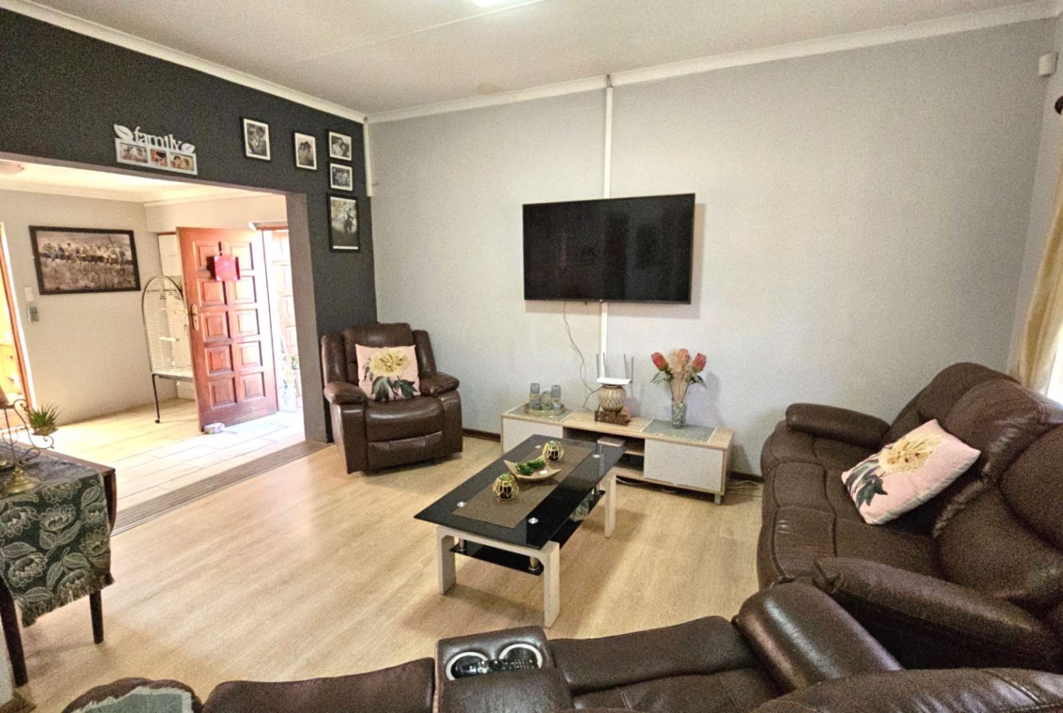 3 Bedroom Family Home in Montana Park