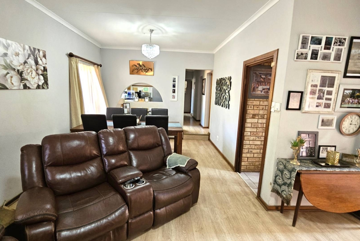 3 Bedroom Family Home in Montana Park