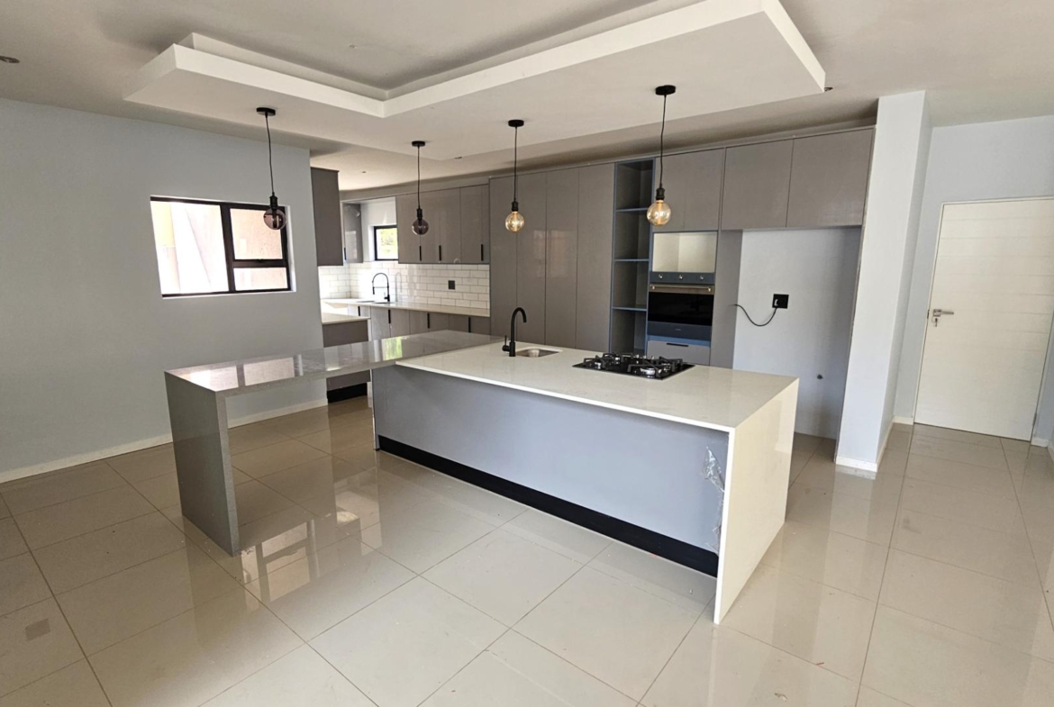 Executive 5 Bedroom House in Melodie Hartbeespoort