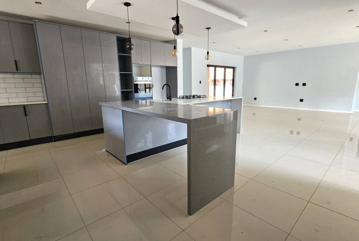 Executive 5 Bedroom House in Melodie Hartbeespoort