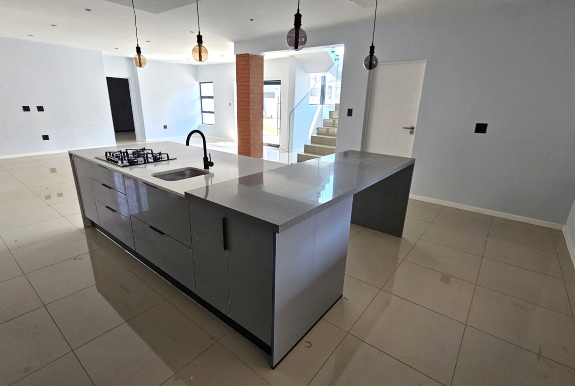 Executive 5 Bedroom House in Melodie Hartbeespoort