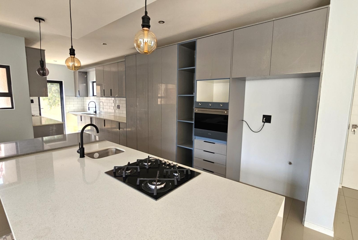 Executive 5 Bedroom House in Melodie Hartbeespoort