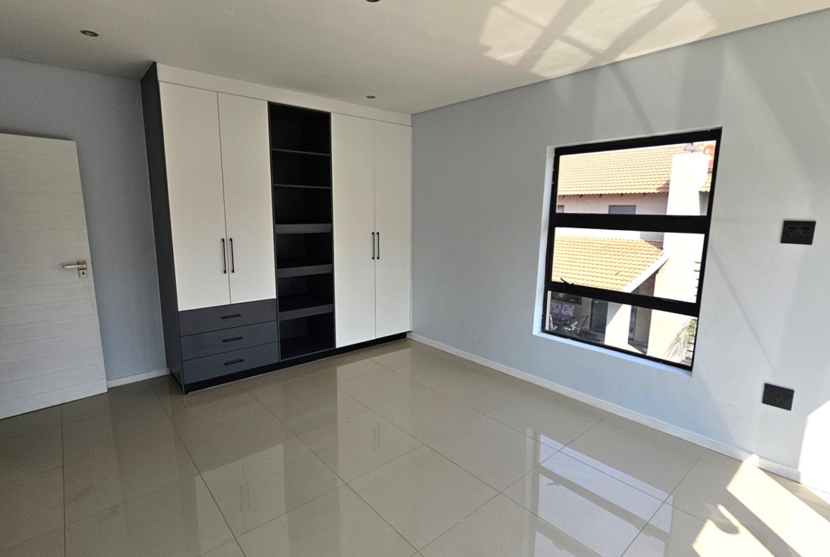 Executive 5 Bedroom House in Melodie Hartbeespoort