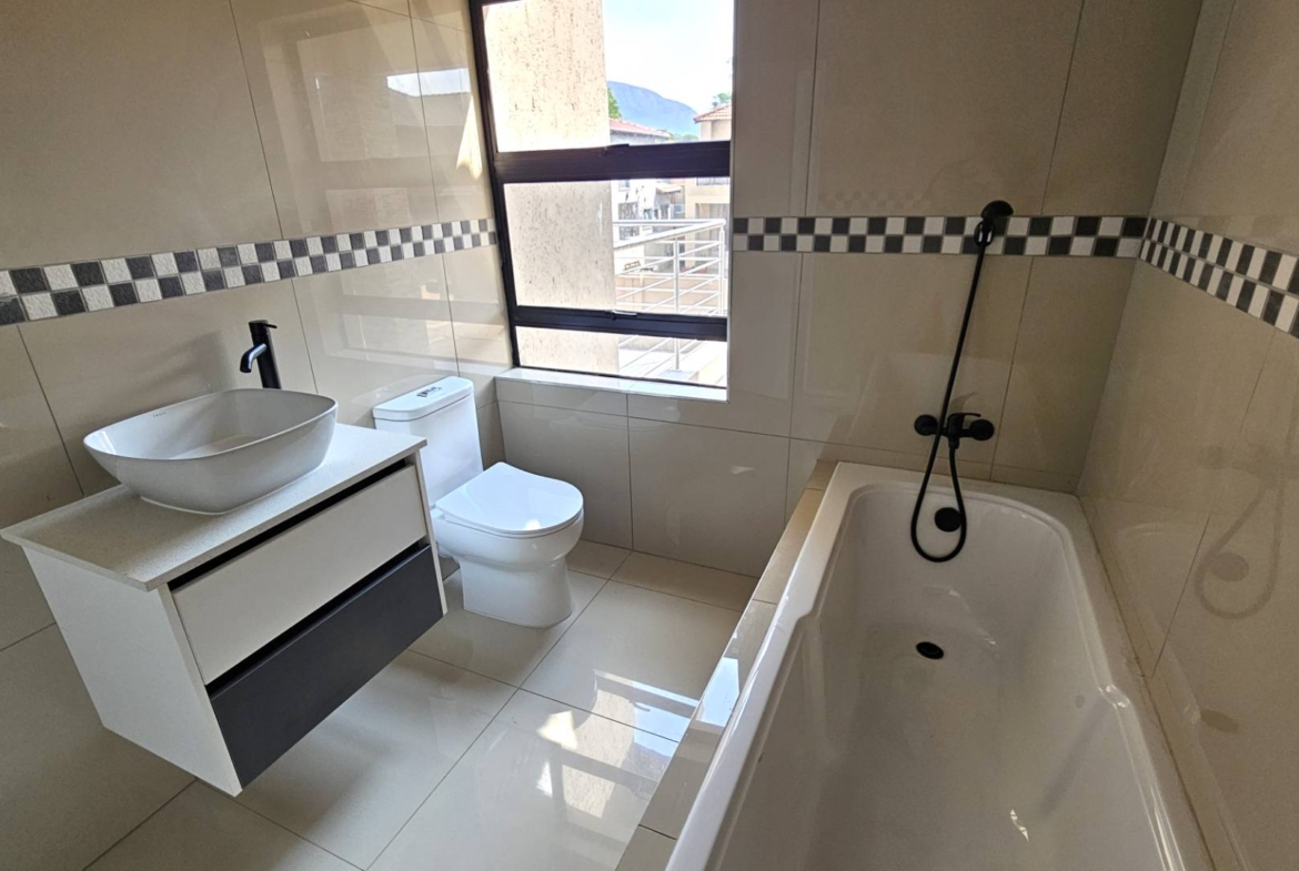 Executive 5 Bedroom House in Melodie Hartbeespoort