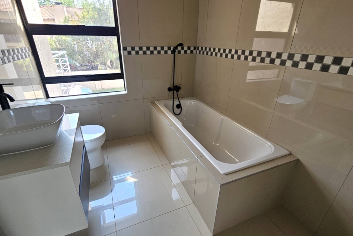 Executive 5 Bedroom House in Melodie Hartbeespoort