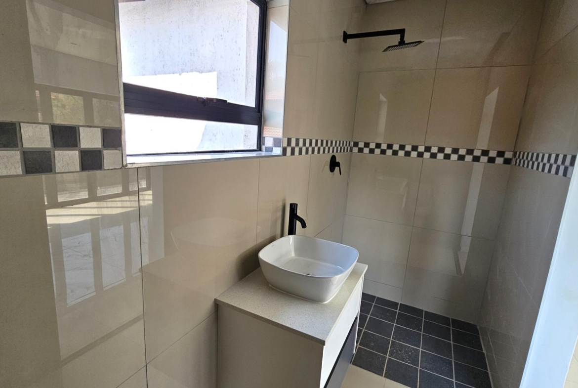 Executive 5 Bedroom House in Melodie Hartbeespoort