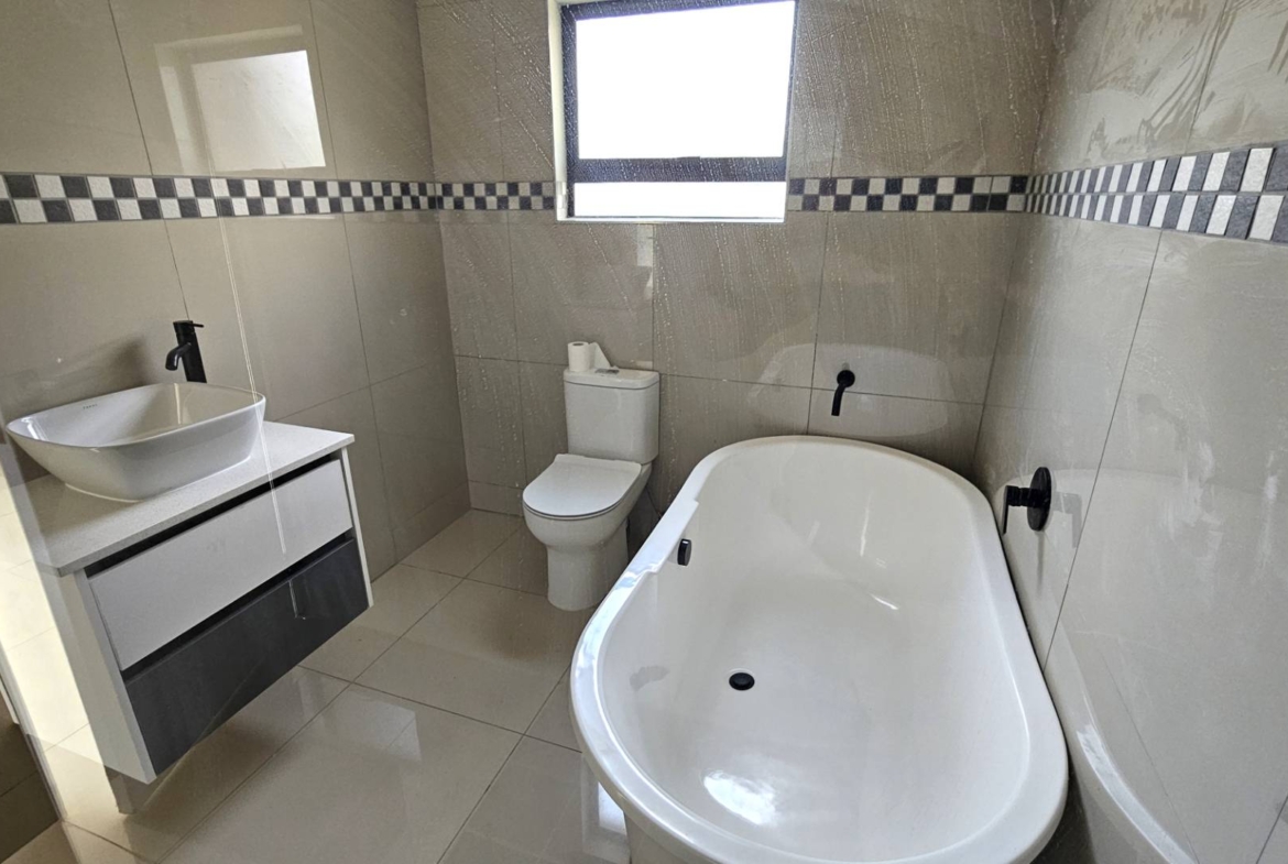 Executive 5 Bedroom House in Melodie Hartbeespoort