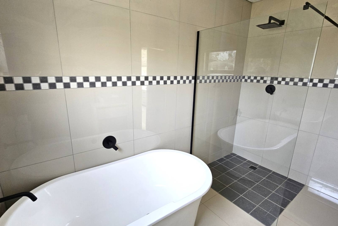 Executive 5 Bedroom House in Melodie Hartbeespoort