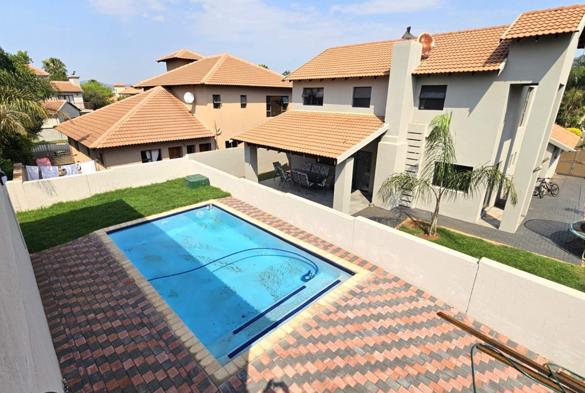 Executive 5 Bedroom House in Melodie Hartbeespoort