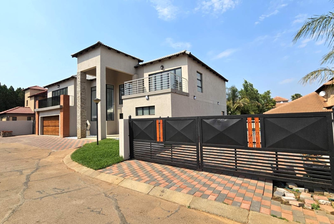Executive 5 Bedroom House in Melodie Hartbeespoort