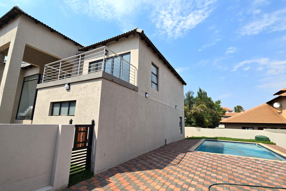 Executive 5 Bedroom House in Melodie Hartbeespoort