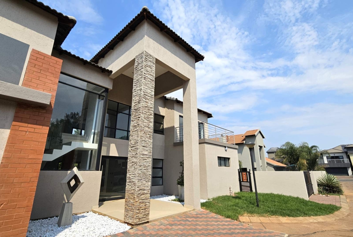 Executive 5 Bedroom House in Melodie Hartbeespoort