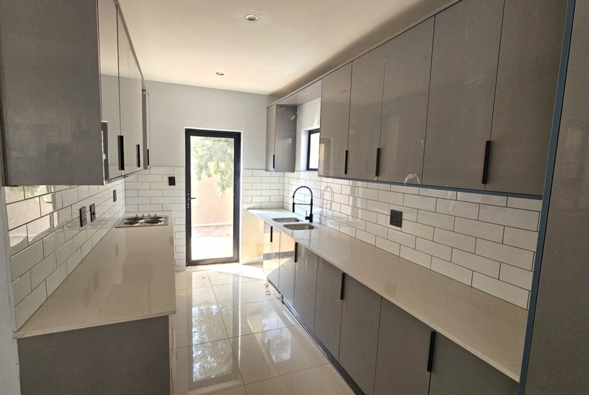 Executive 5 Bedroom House in Melodie Hartbeespoort