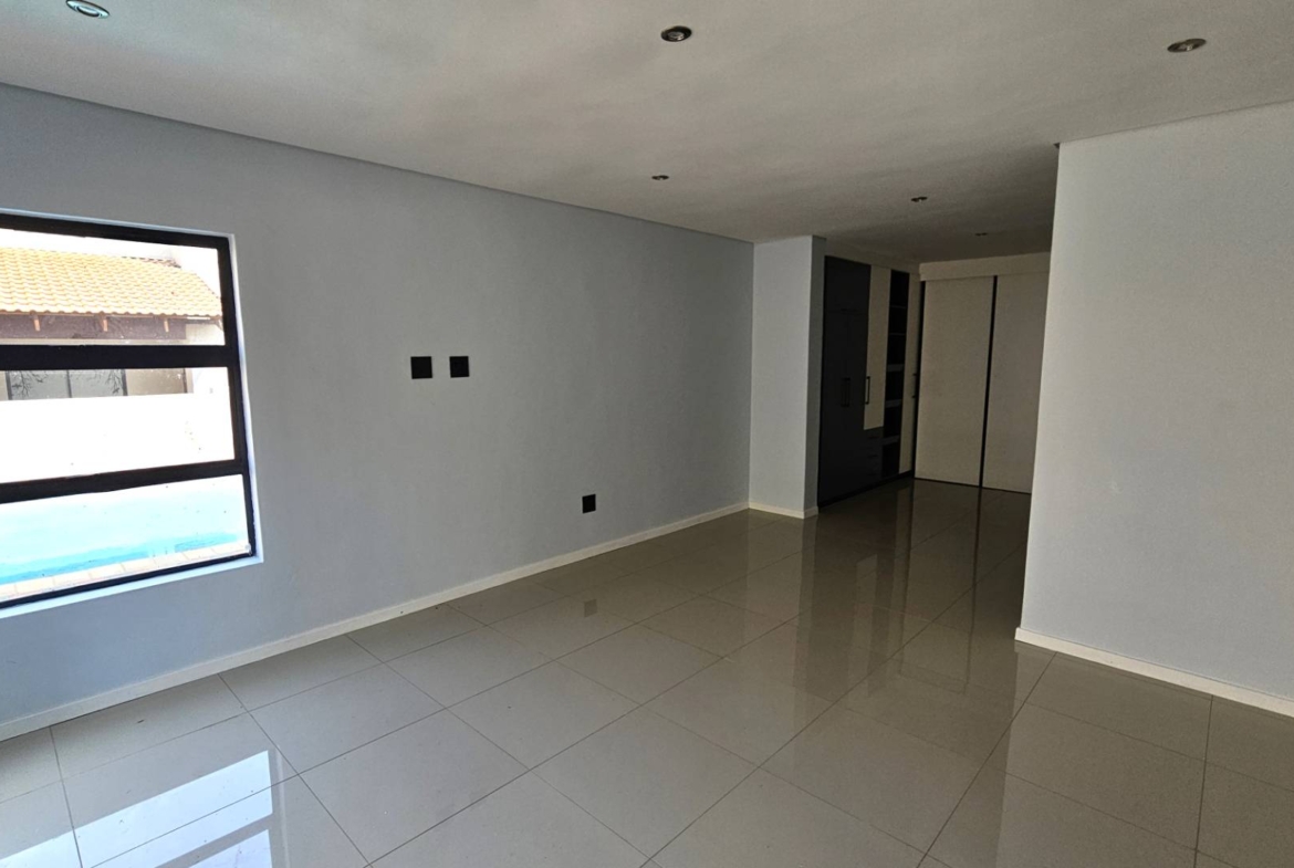 Executive 5 Bedroom House in Melodie Hartbeespoort