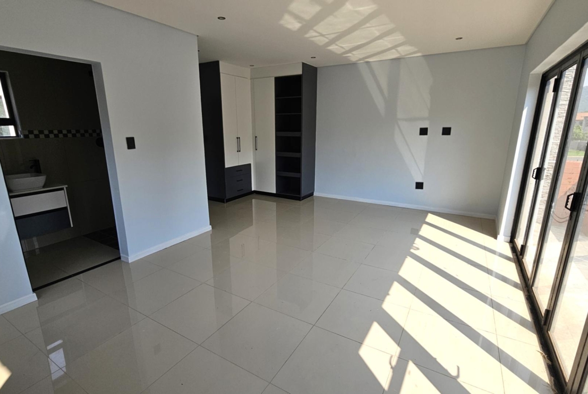 Executive 5 Bedroom House in Melodie Hartbeespoort